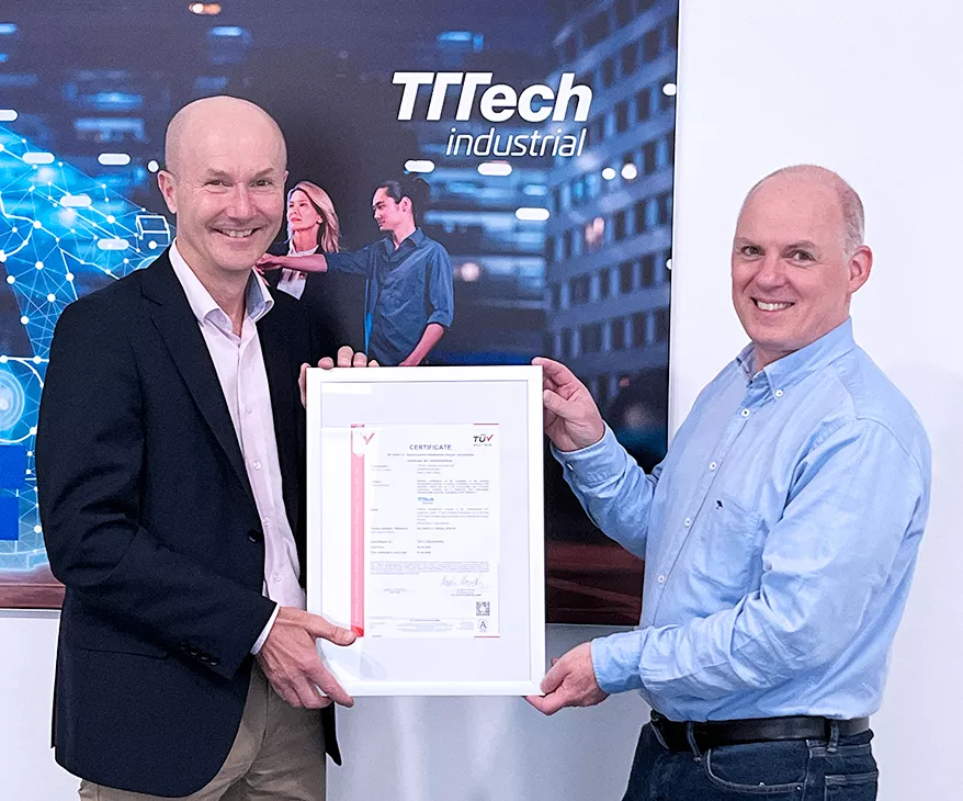 Handover of the IEC 62443-4-1 certificate at TTTech Industrial’s headquarters in Vienna: Alexander Zeppelzauer, Managing Director of TÜV Austria (left) and Erwan Sudrat, Director Development IoT at TTTech Industrial